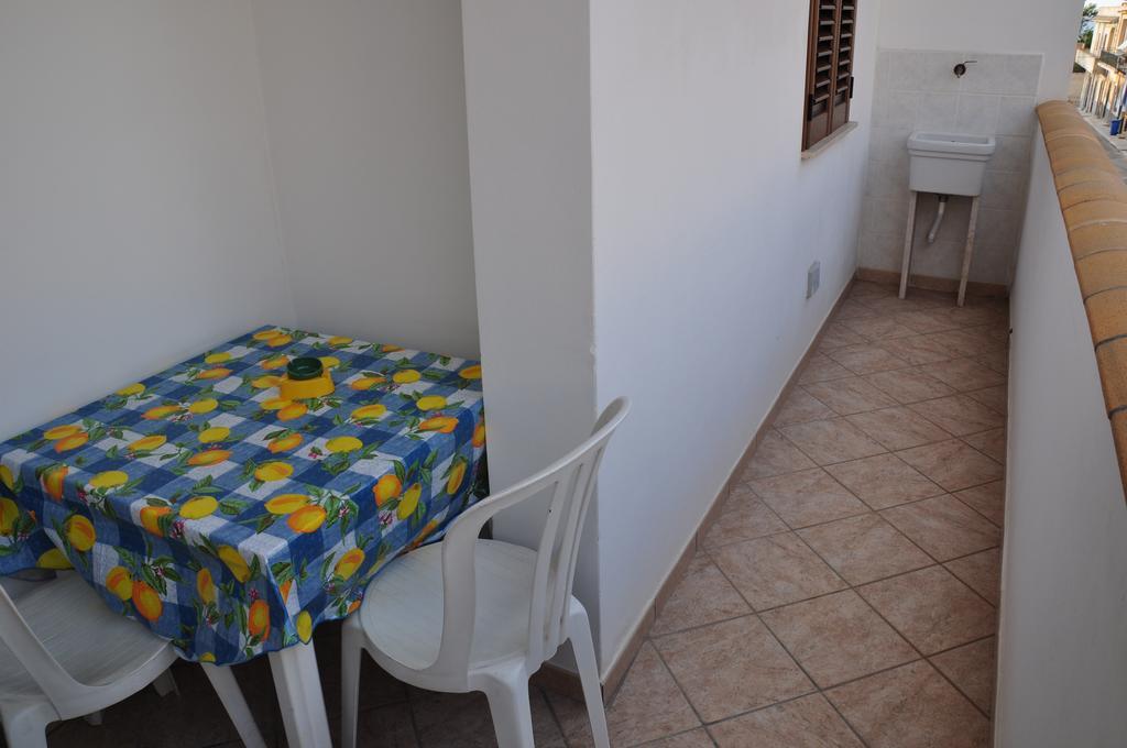 Rosy'S Apartments Trappeto  Dış mekan fotoğraf